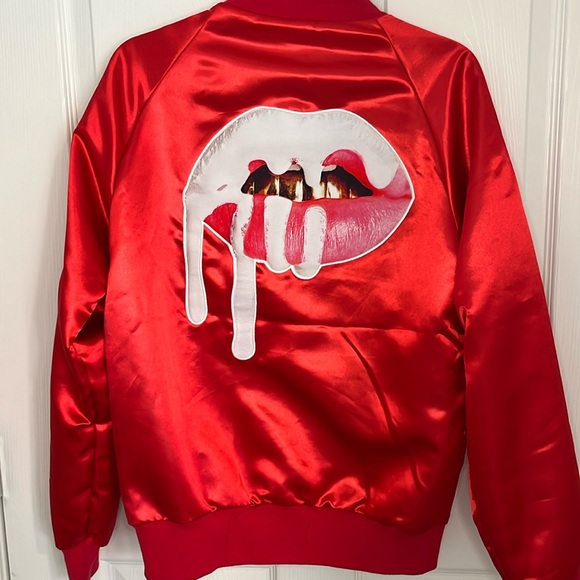 KYLIE JENNER LIPS SATIN RED BOMBER JACKET SZ MEDIUM - Picture 1 of 5